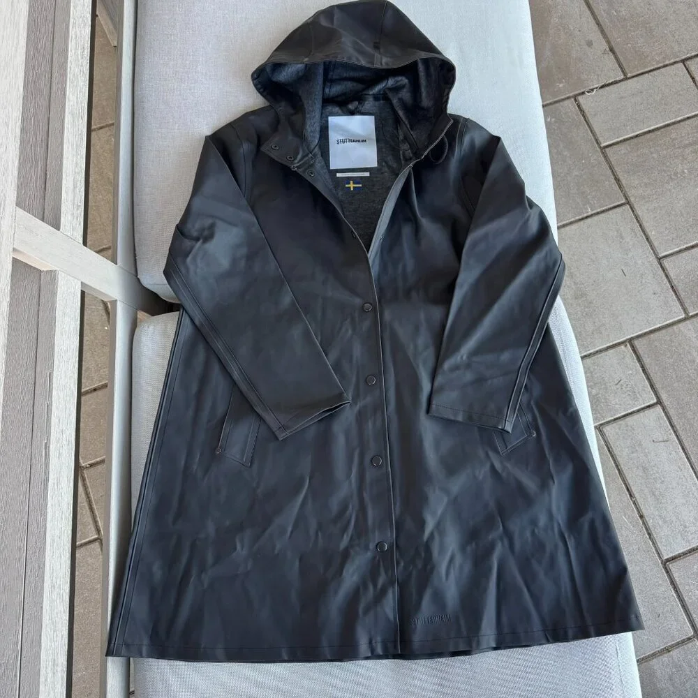 New Stutterheim Mosebacke Raincoat Black Hooded Women's Large